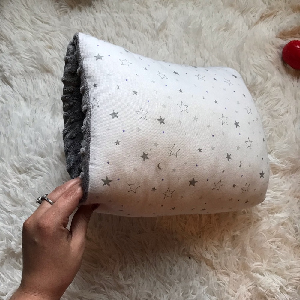 Breastfeeding arm pillow